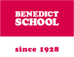 Il logo del 2014: Benedict School in bianco su un rettangolo rosso, con sotto «since 1928».